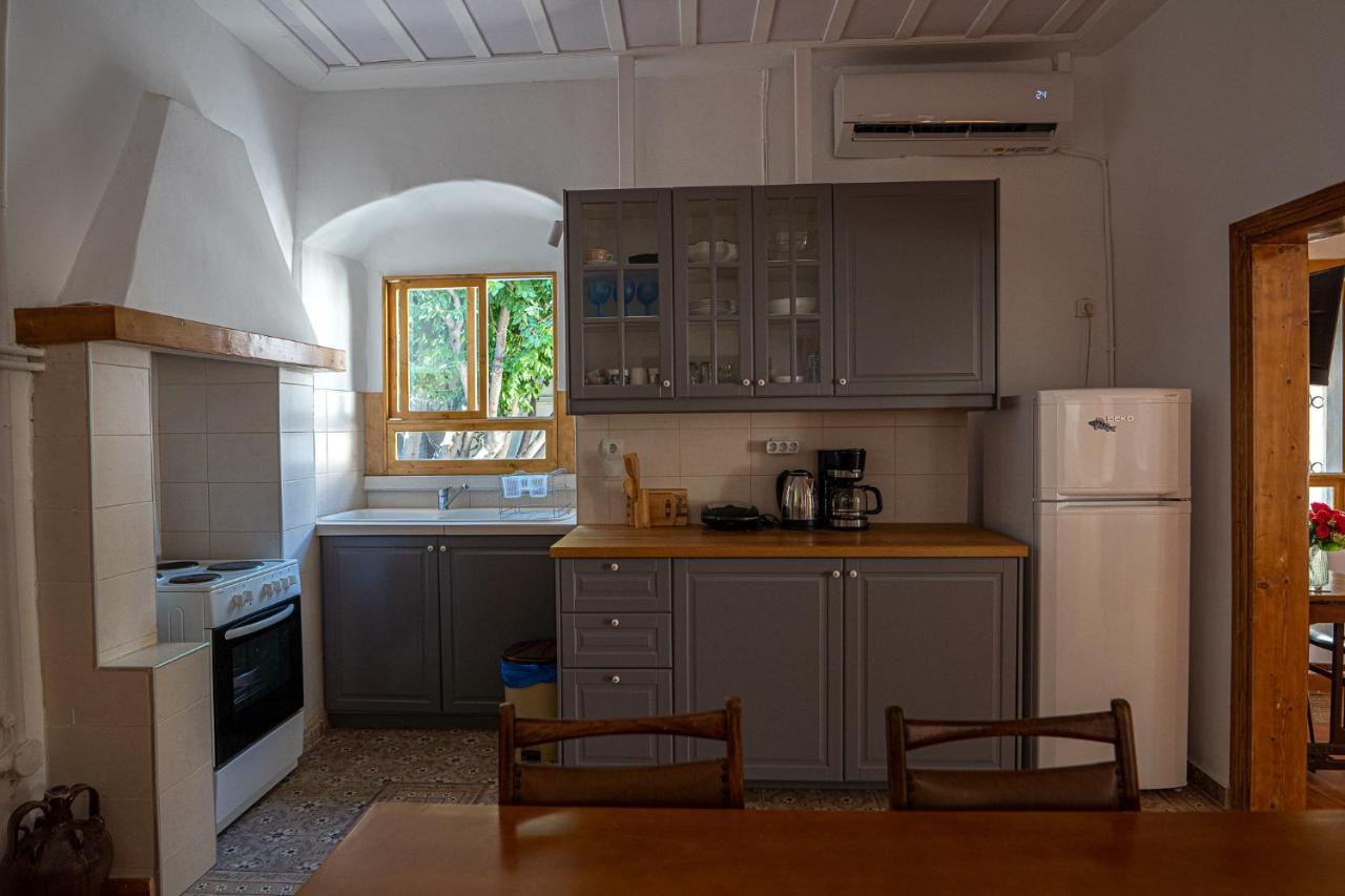 A Painter'S House In Plaka Apartment Athens Exterior photo