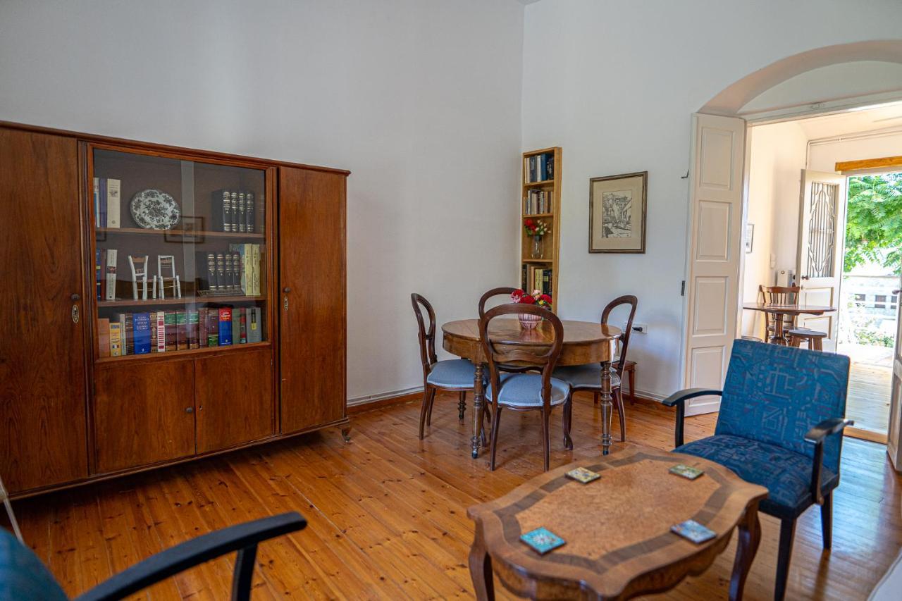 A Painter'S House In Plaka Apartment Athens Exterior photo
