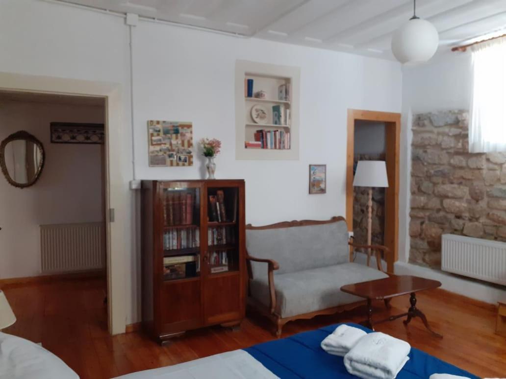 A Painter'S House In Plaka Apartment Athens Exterior photo